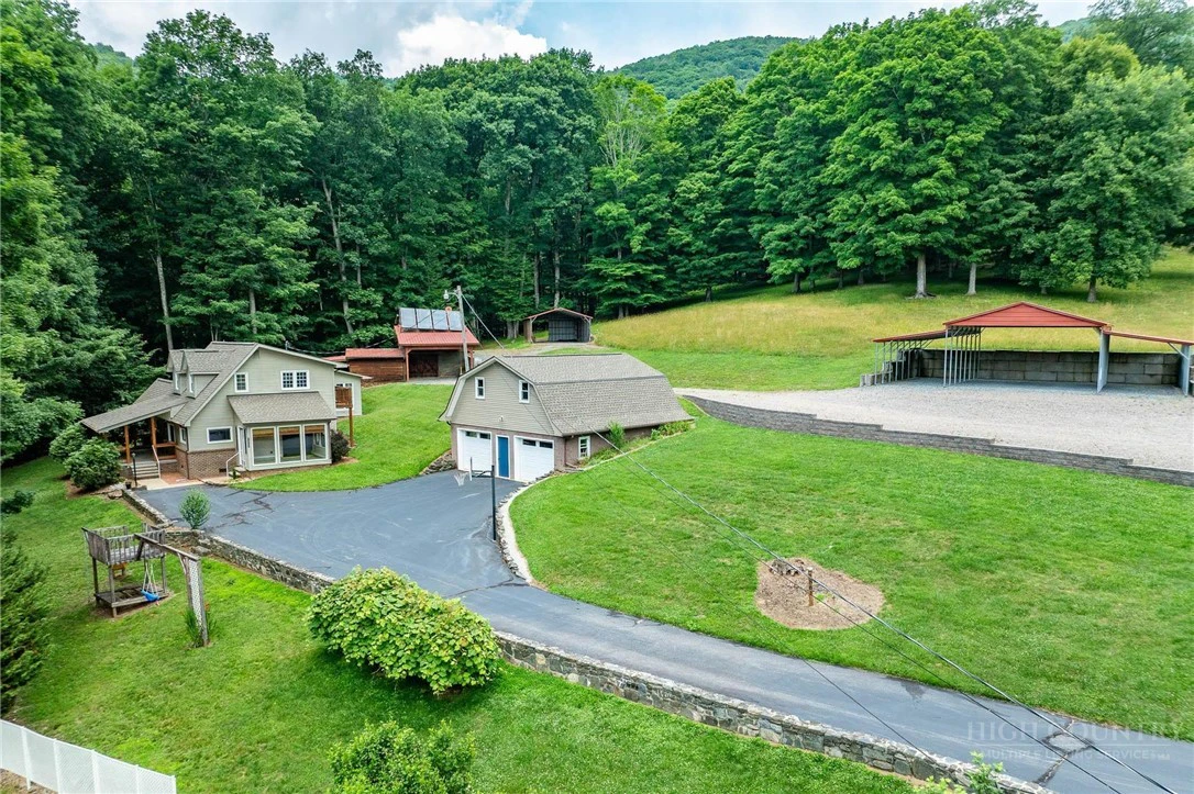 Image number 1 for the current listing