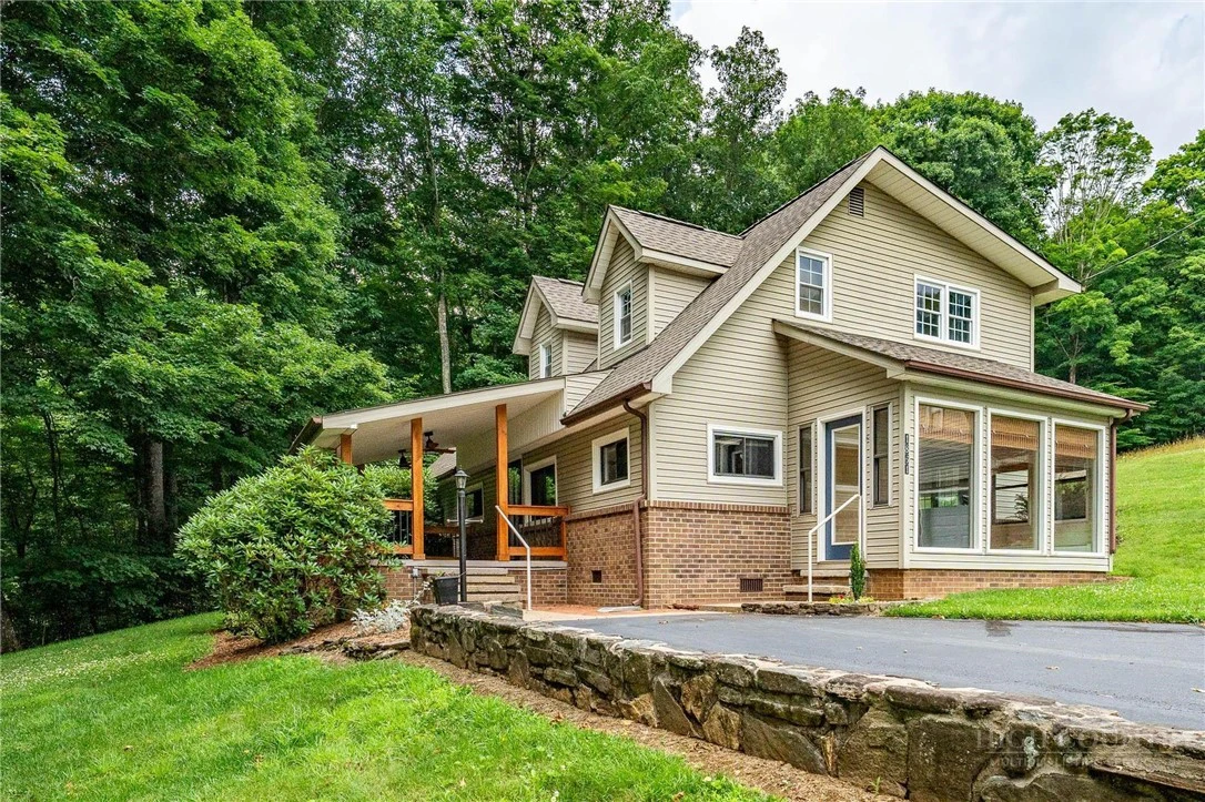 Image number 2 for the current listing