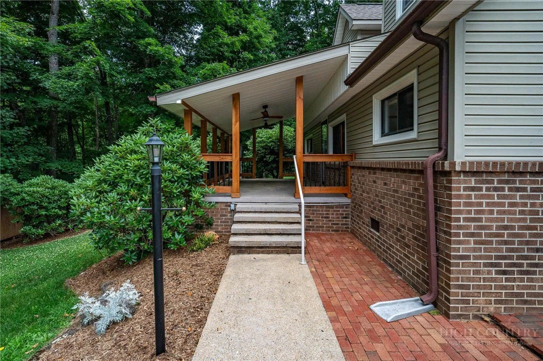 Image number 7 for the current listing
