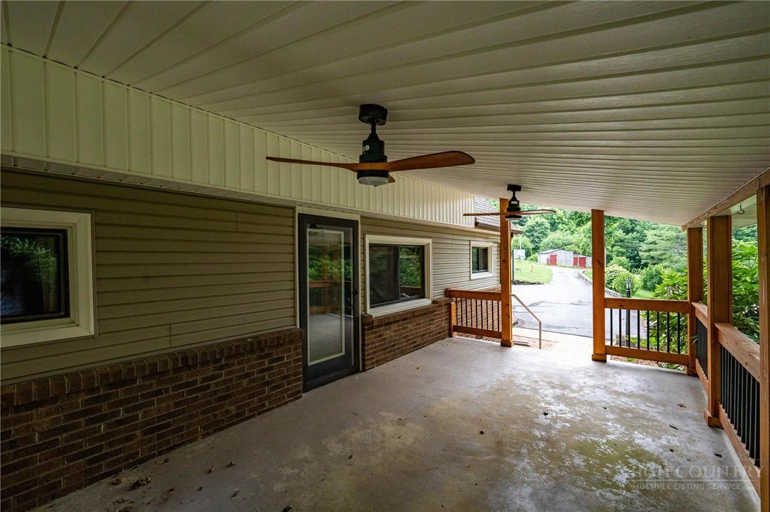 Image number 8 for the current listing