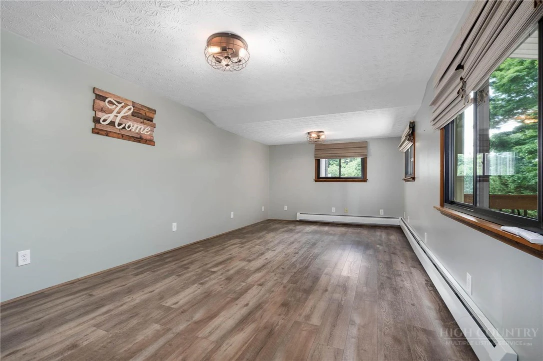 Image number 10 for the current listing