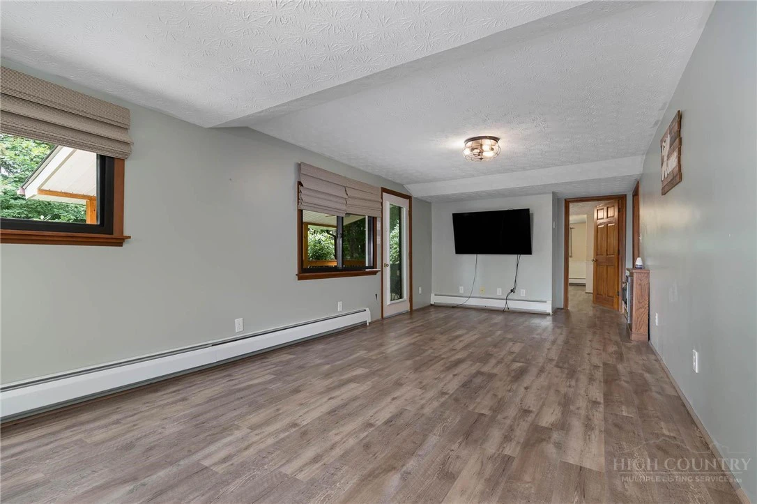 Image number 12 for the current listing