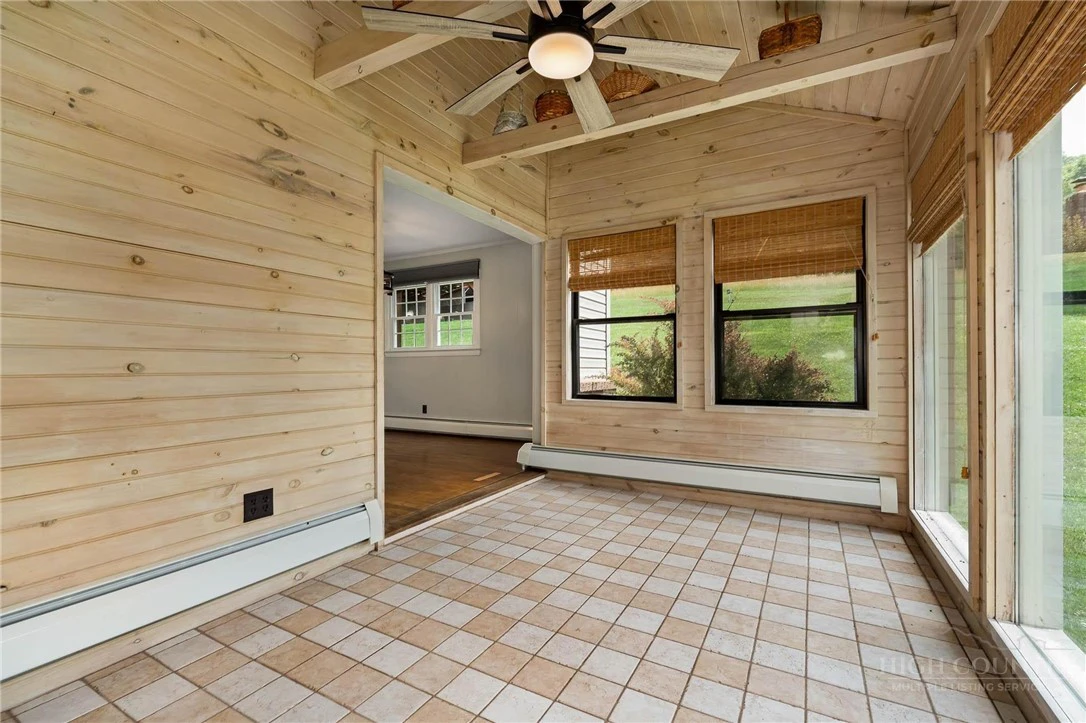 Image number 15 for the current listing
