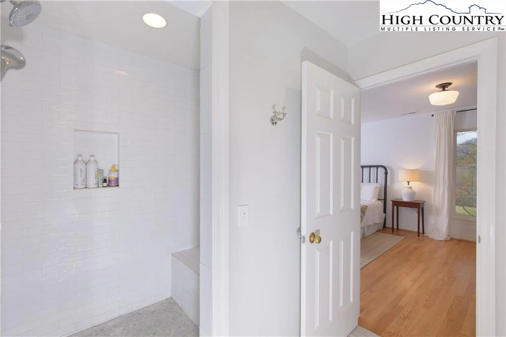 Image number 12 for the current listing