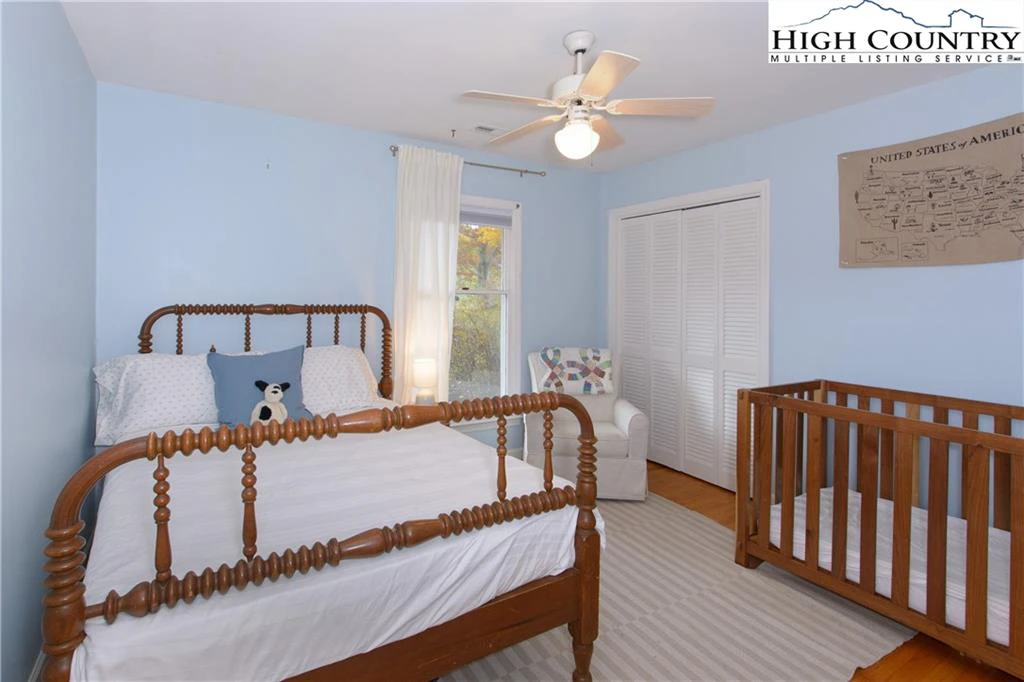 Image number 3 for the current listing