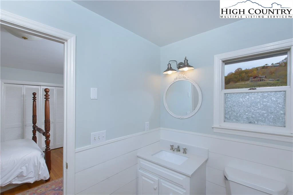 Image number 5 for the current listing