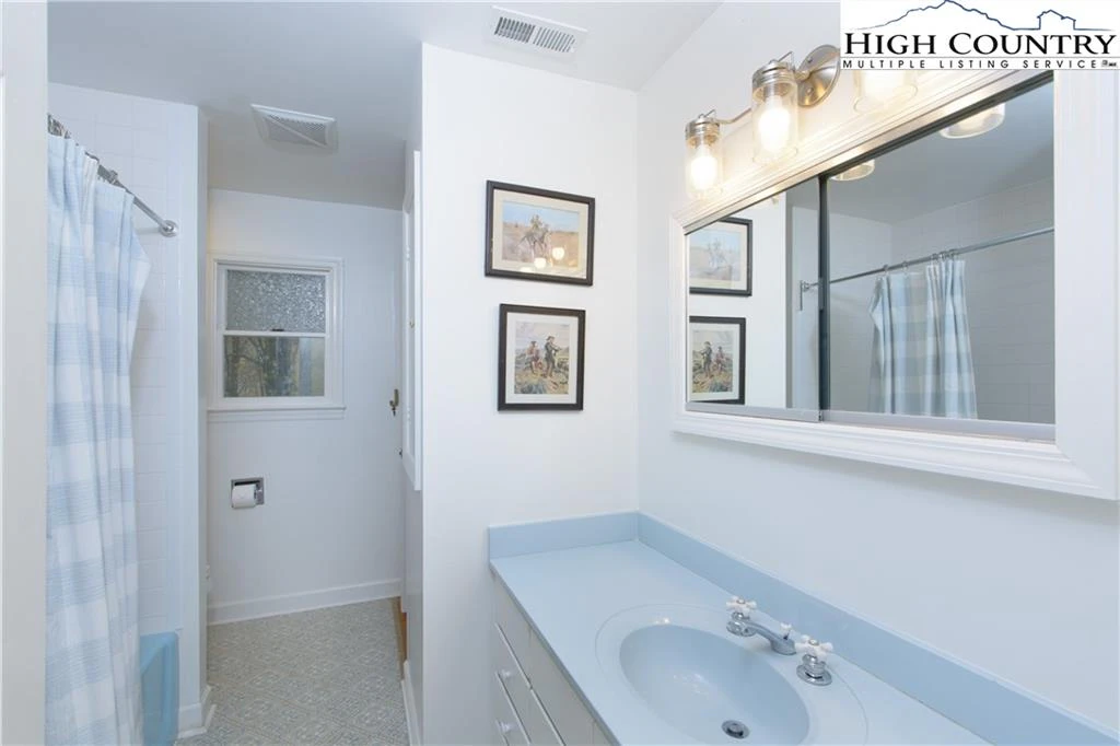 Image number 7 for the current listing