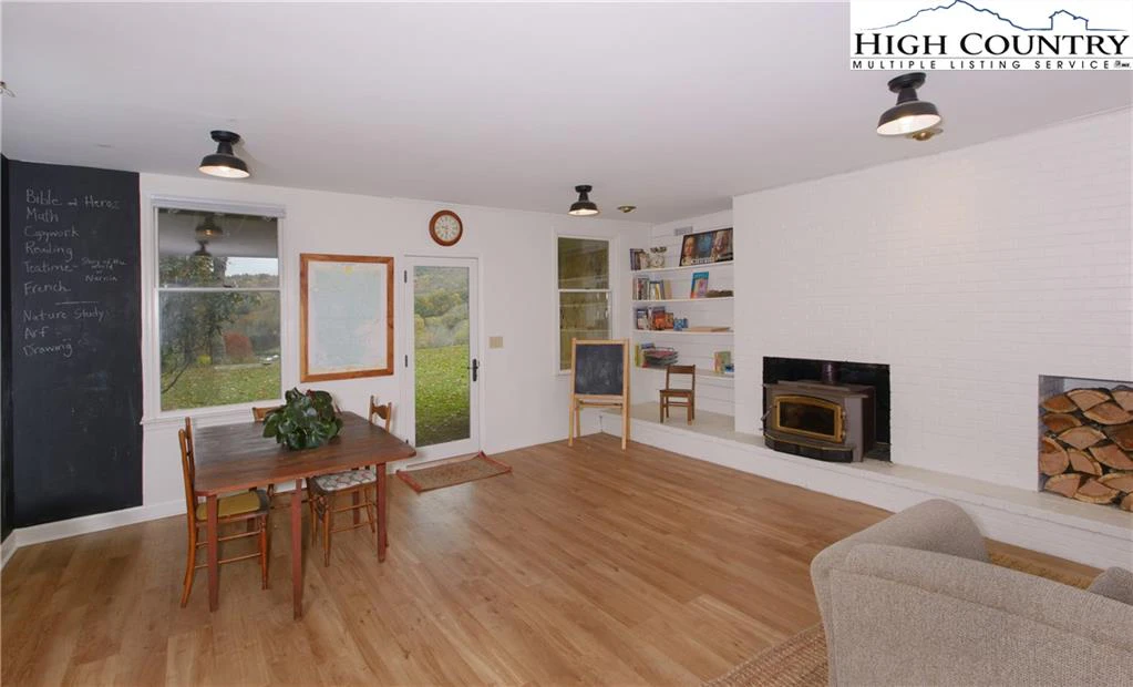 Image number 8 for the current listing