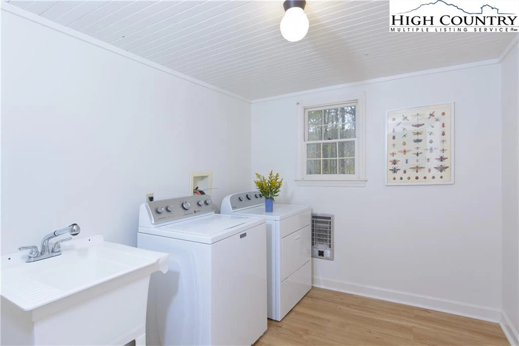 Image number 11 for the current listing