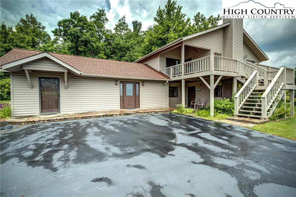 Image number 1 for the current listing
