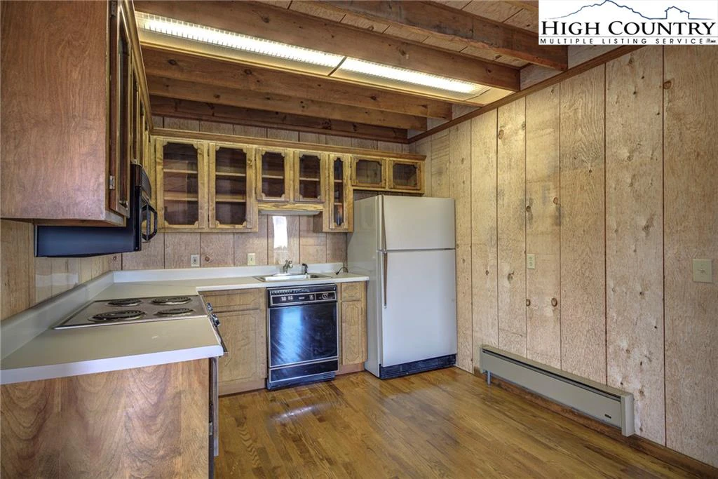 Image number 3 for the current listing