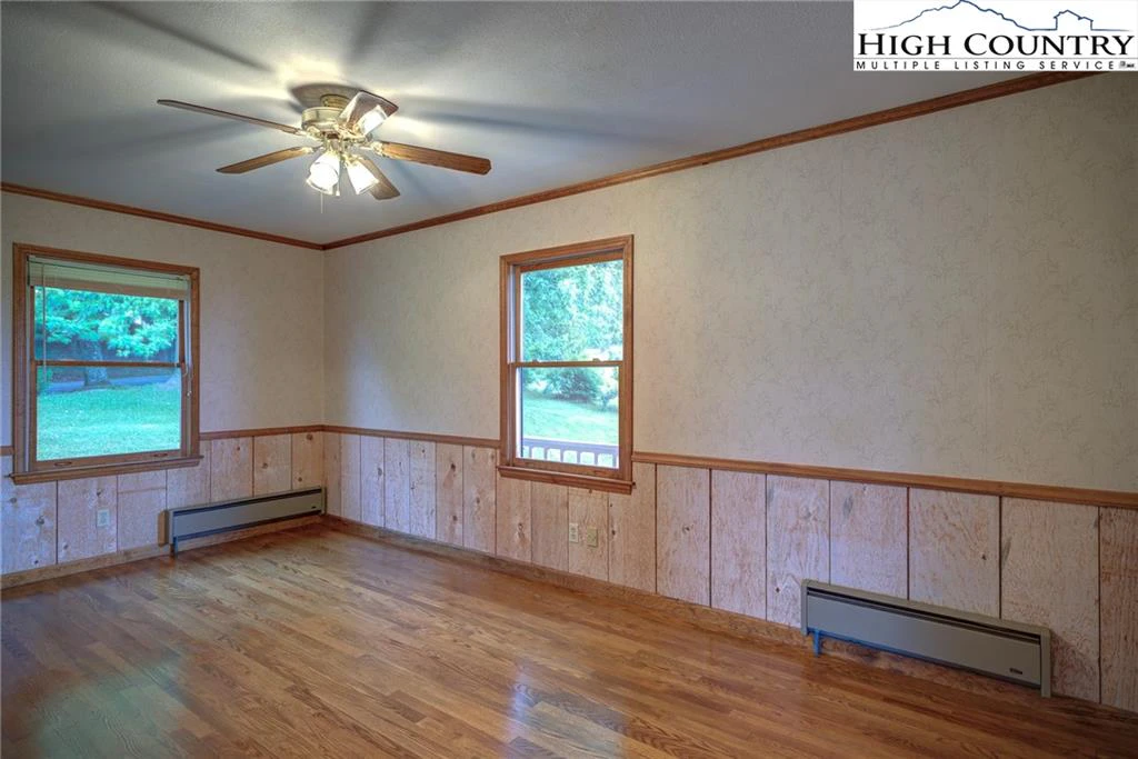 Image number 7 for the current listing