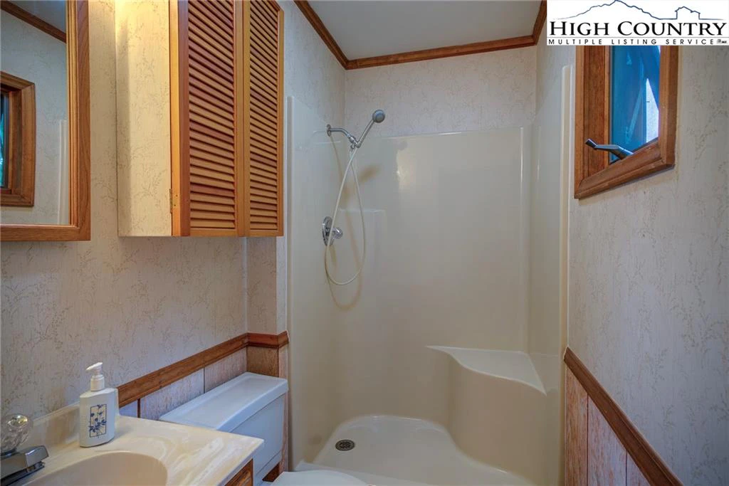 Image number 8 for the current listing