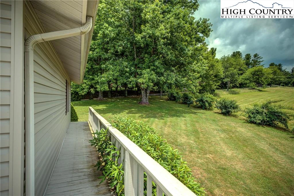 Image number 15 for the current listing