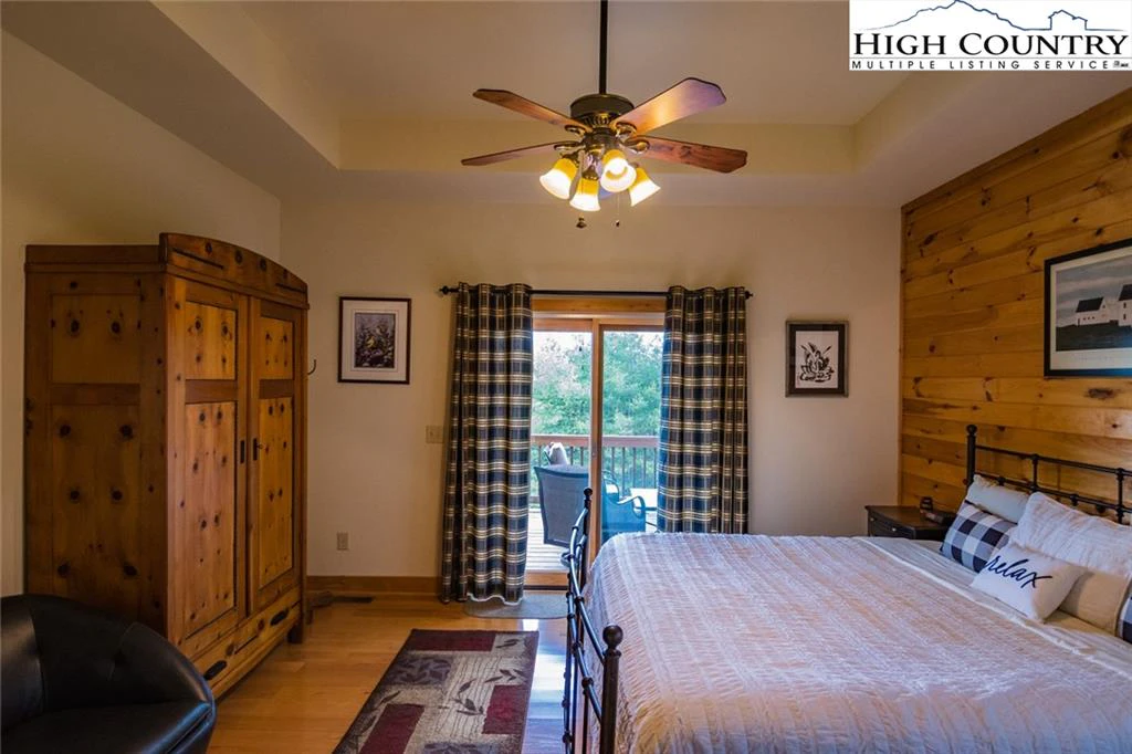 Image number 13 for the current listing
