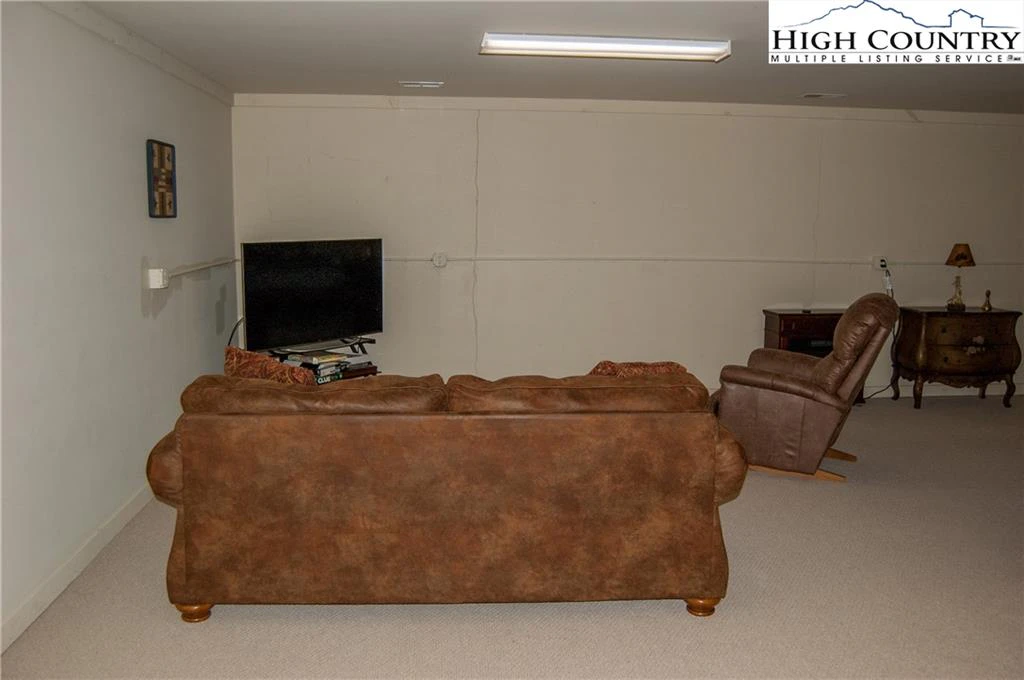 Image number 8 for the current listing