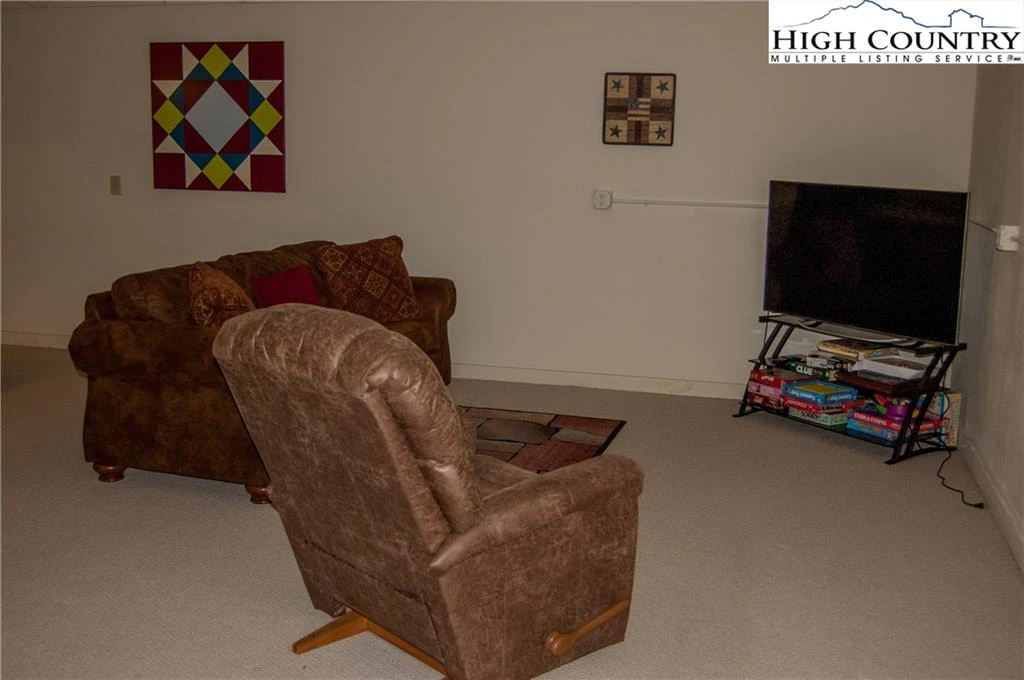 Image number 7 for the current listing