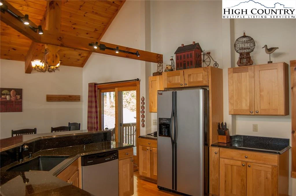 Image number 21 for the current listing