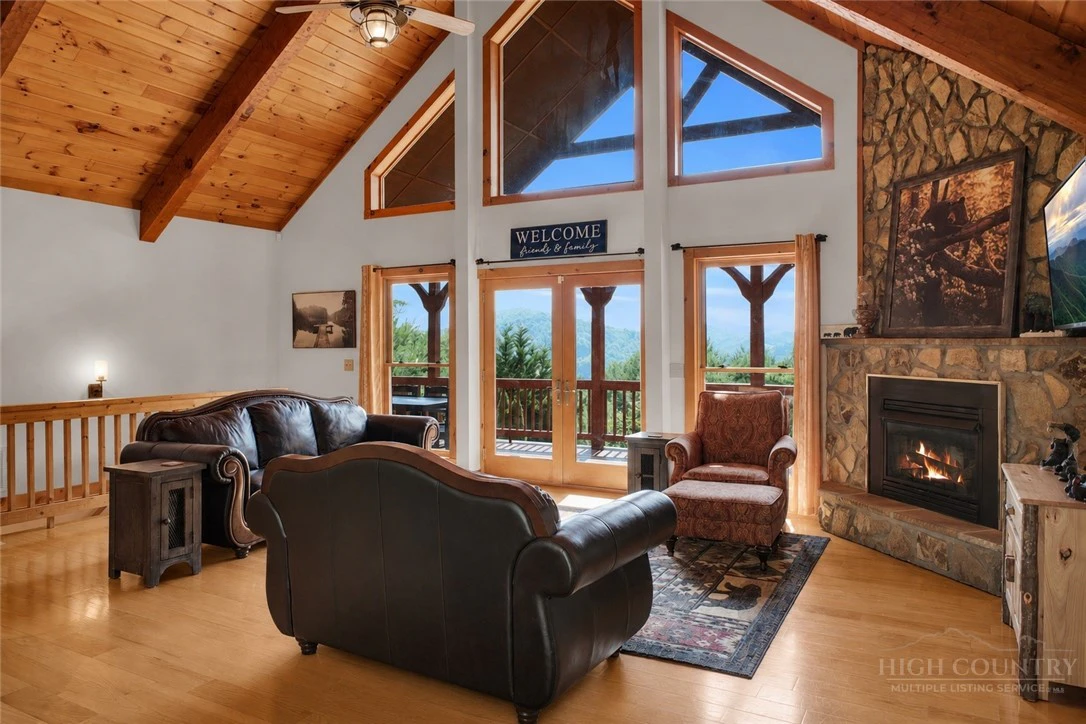 Image number 13 for the current listing