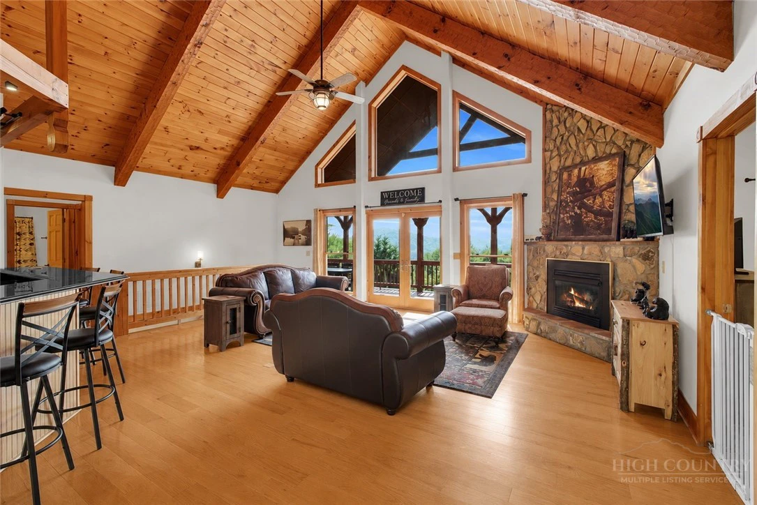 Image number 14 for the current listing