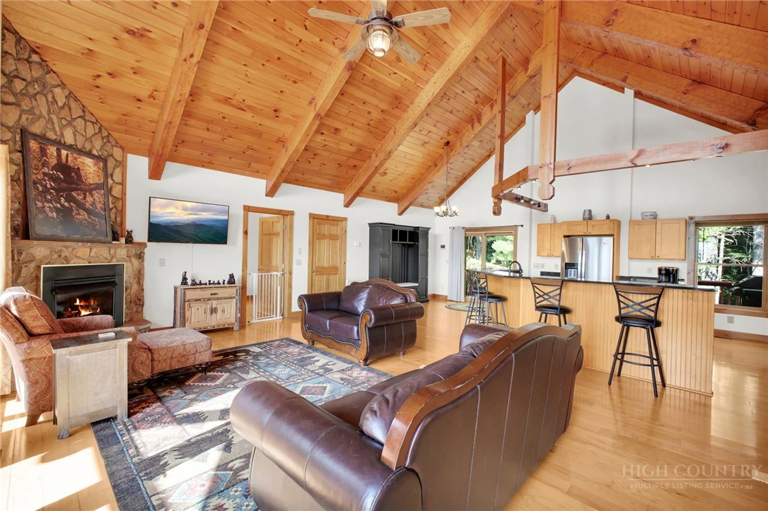 Image number 15 for the current listing
