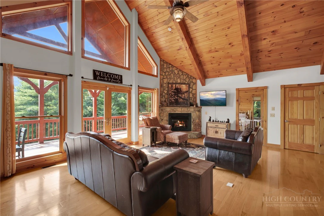 Image number 16 for the current listing