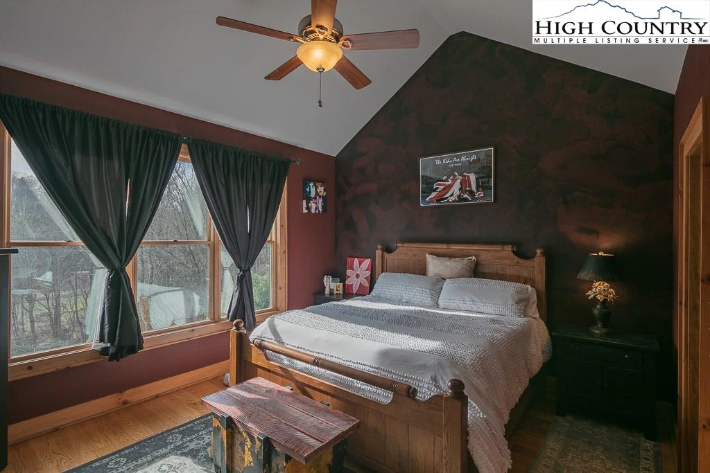 Image number 2 for the current listing