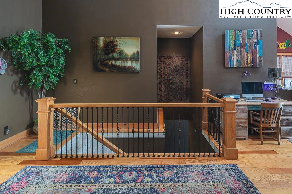 Image number 11 for the current listing