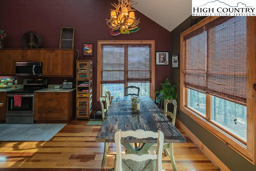 Image number 21 for the current listing