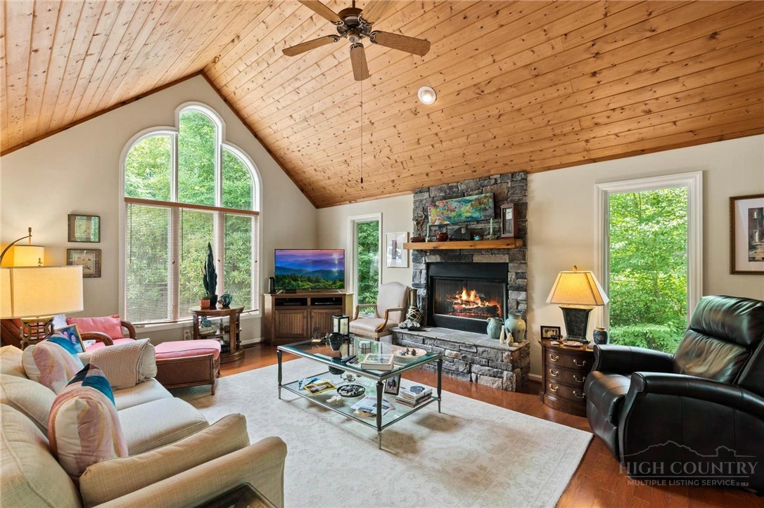 Image number 2 for the current listing