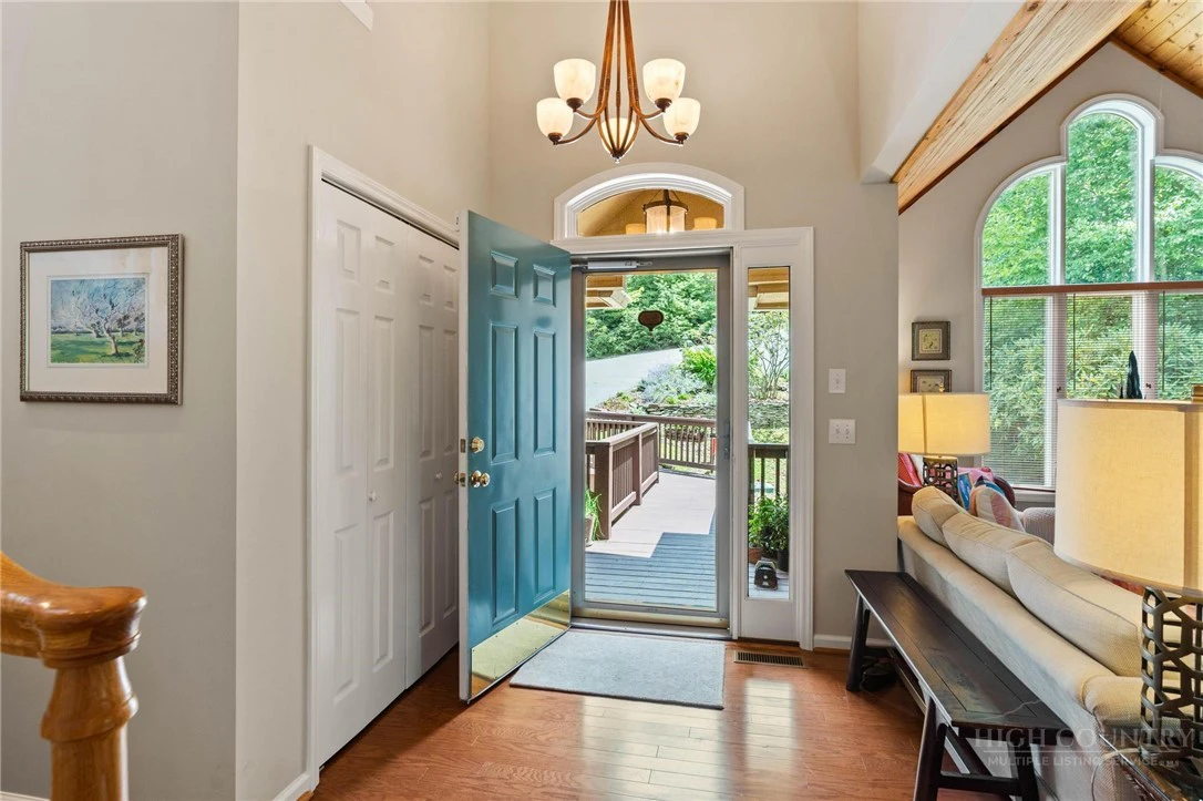 Image number 5 for the current listing