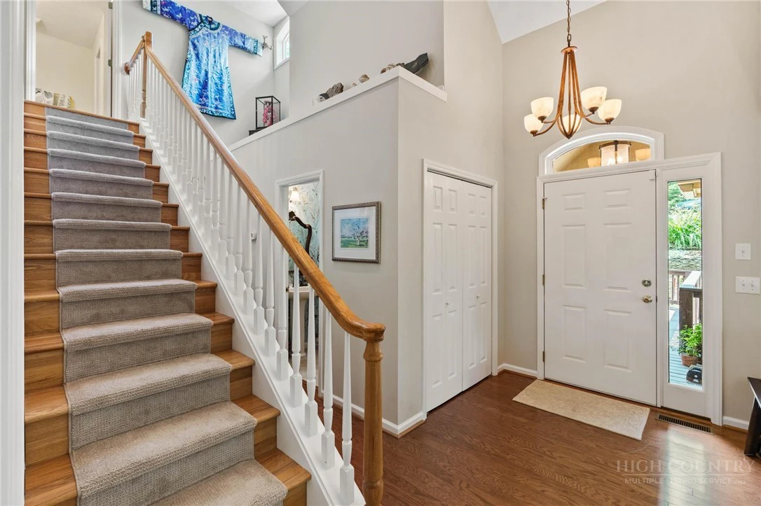 Image number 6 for the current listing