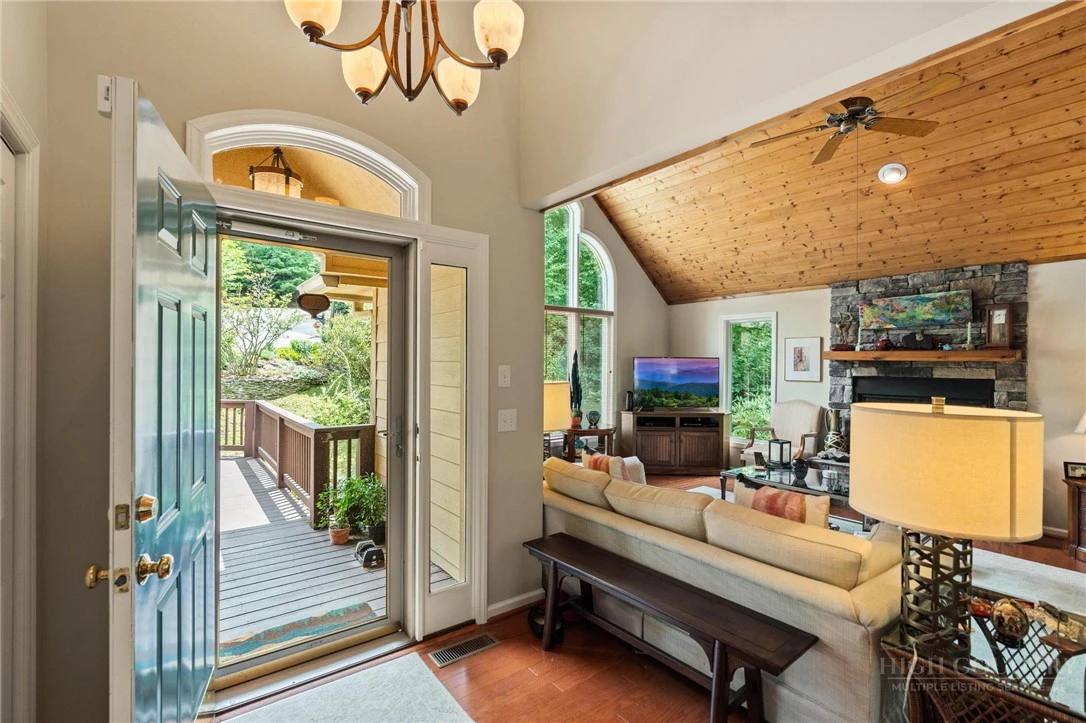 Image number 7 for the current listing