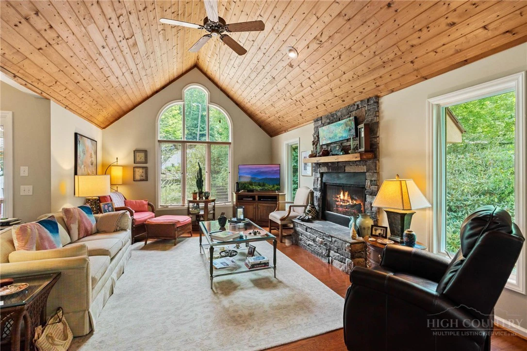 Image number 8 for the current listing