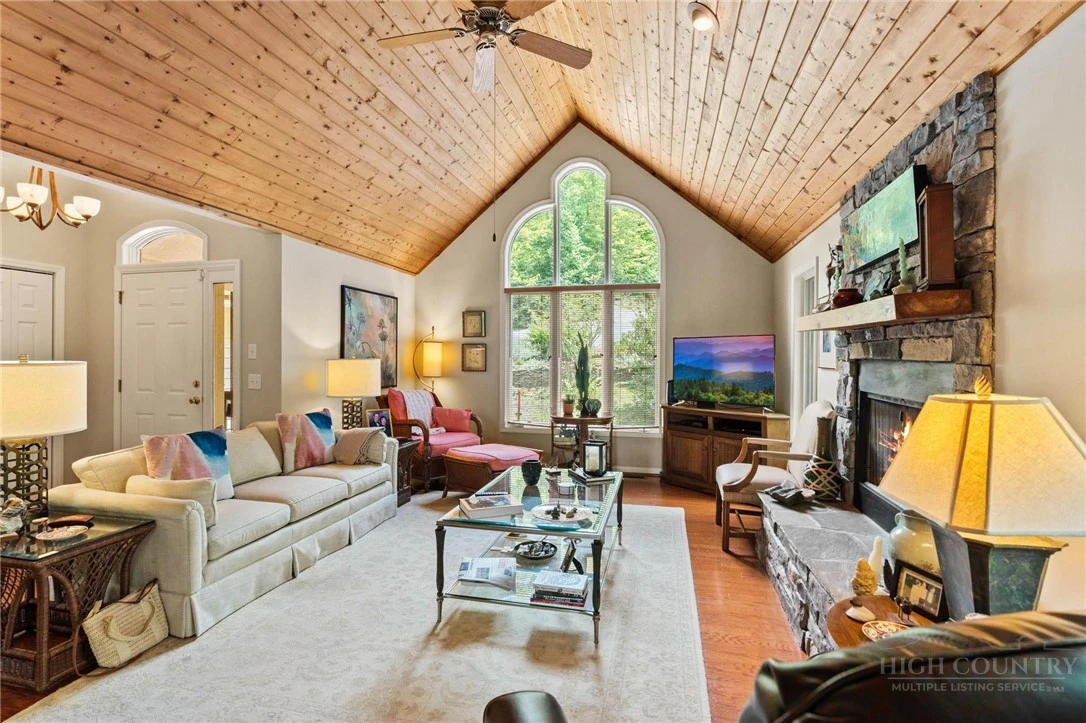 Image number 10 for the current listing