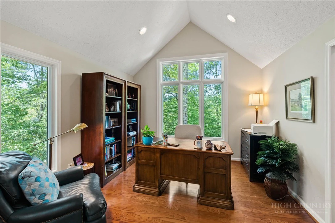 Image number 11 for the current listing