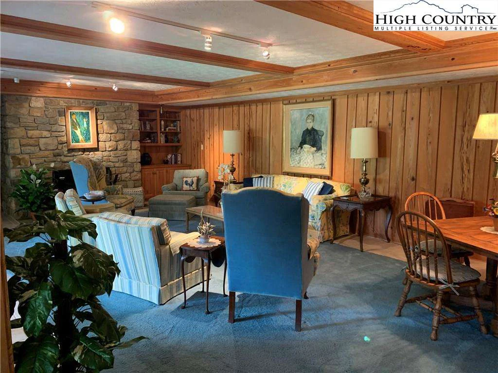 Image number 1 for the current listing
