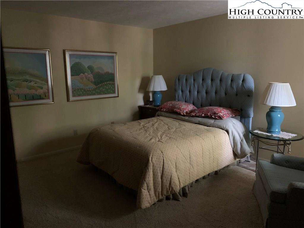 Image number 5 for the current listing
