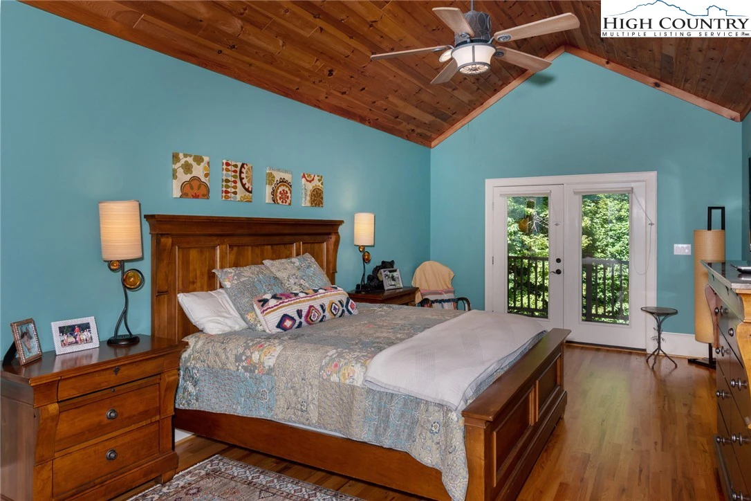 Image number 9 for the current listing