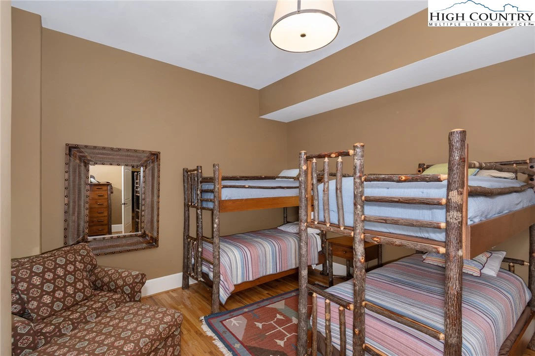Image number 10 for the current listing
