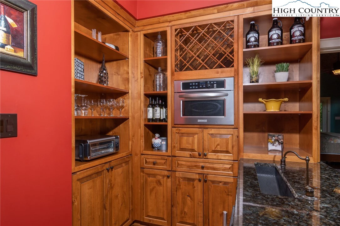Image number 2 for the current listing