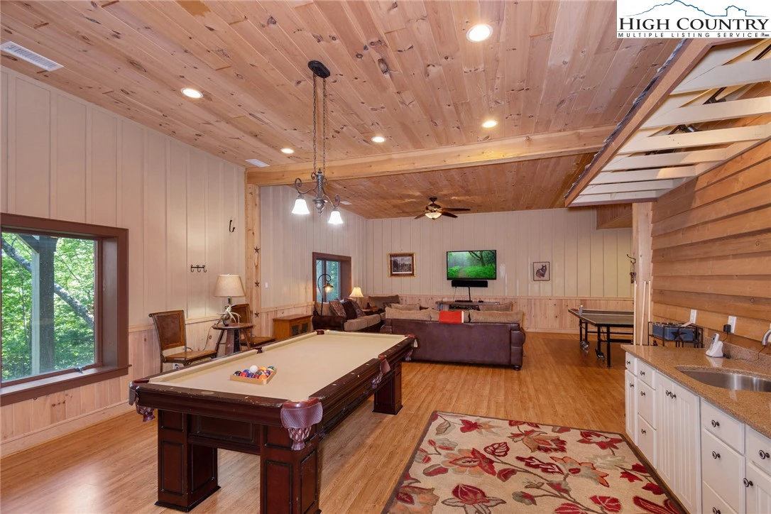 Image number 18 for the current listing