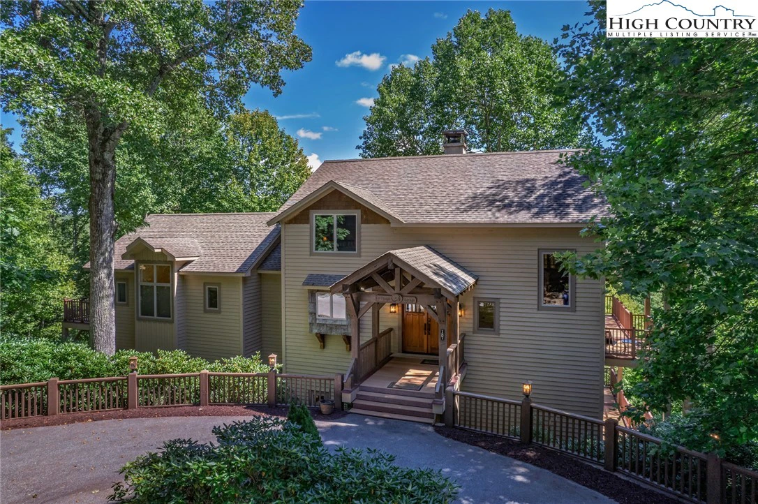 Image number 1 for the current listing