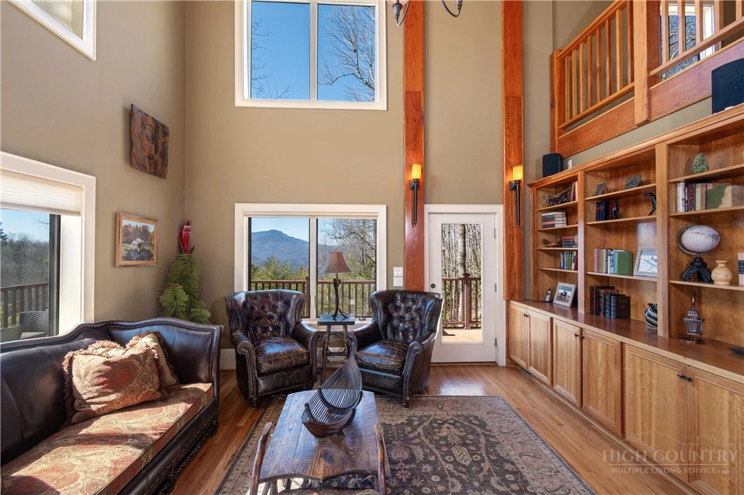 Image number 3 for the current listing