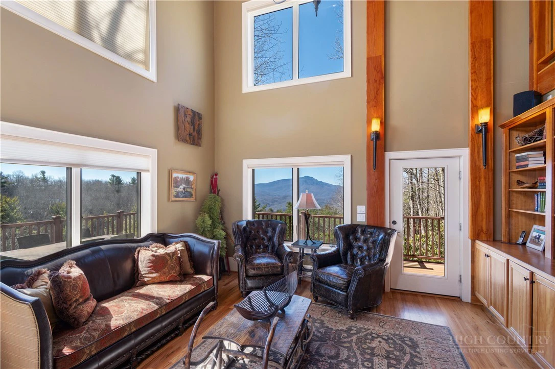 Image number 4 for the current listing