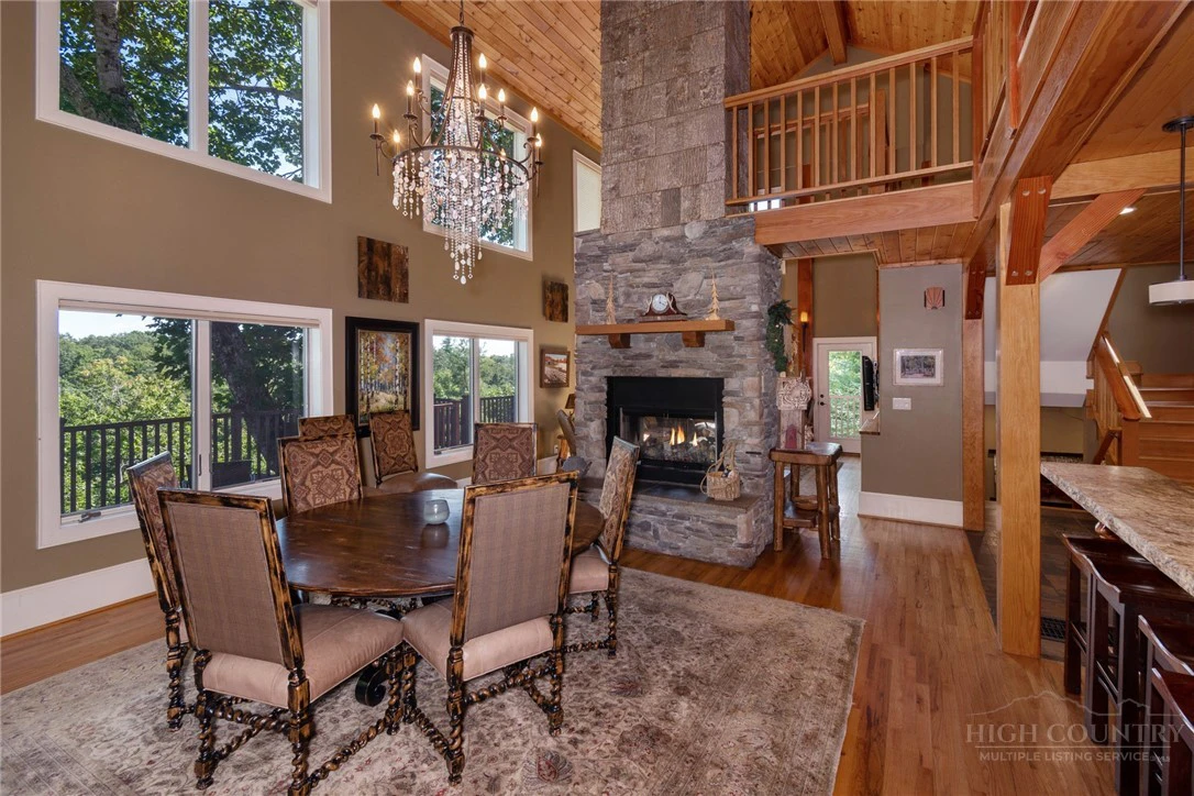 Image number 13 for the current listing