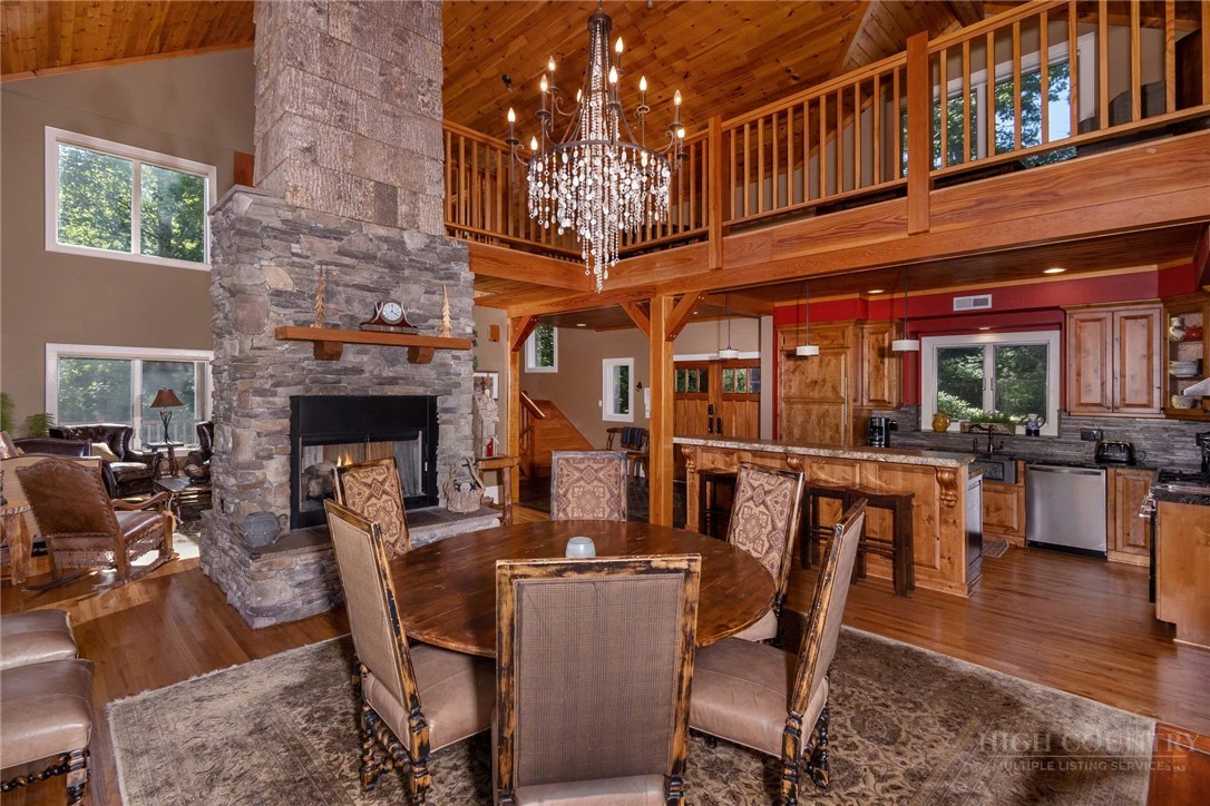Image number 15 for the current listing
