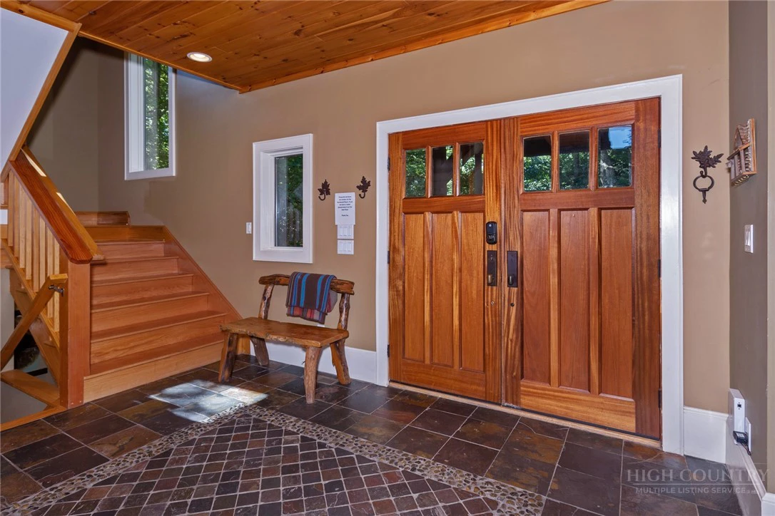 Image number 21 for the current listing
