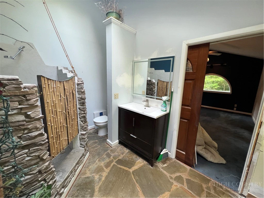 Image number 10 for the current listing
