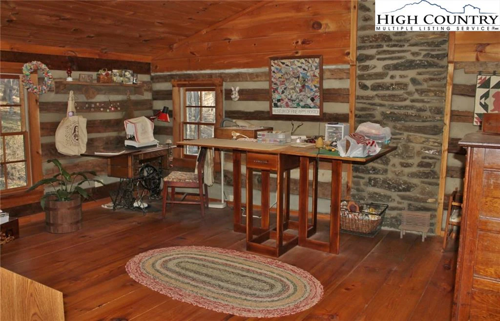 Image number 11 for the current listing
